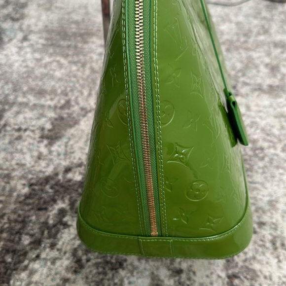 Louis Vuitton Alma GM - Limited Edition Vert Tonic Monogram Vernis - Picture 10 of 17